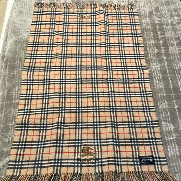 Burberrys  Lap Cover - Picture 1 of 5